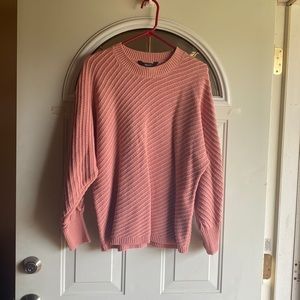 EUC simply Vera Wang sweater blush pink size medium. Worn once.
